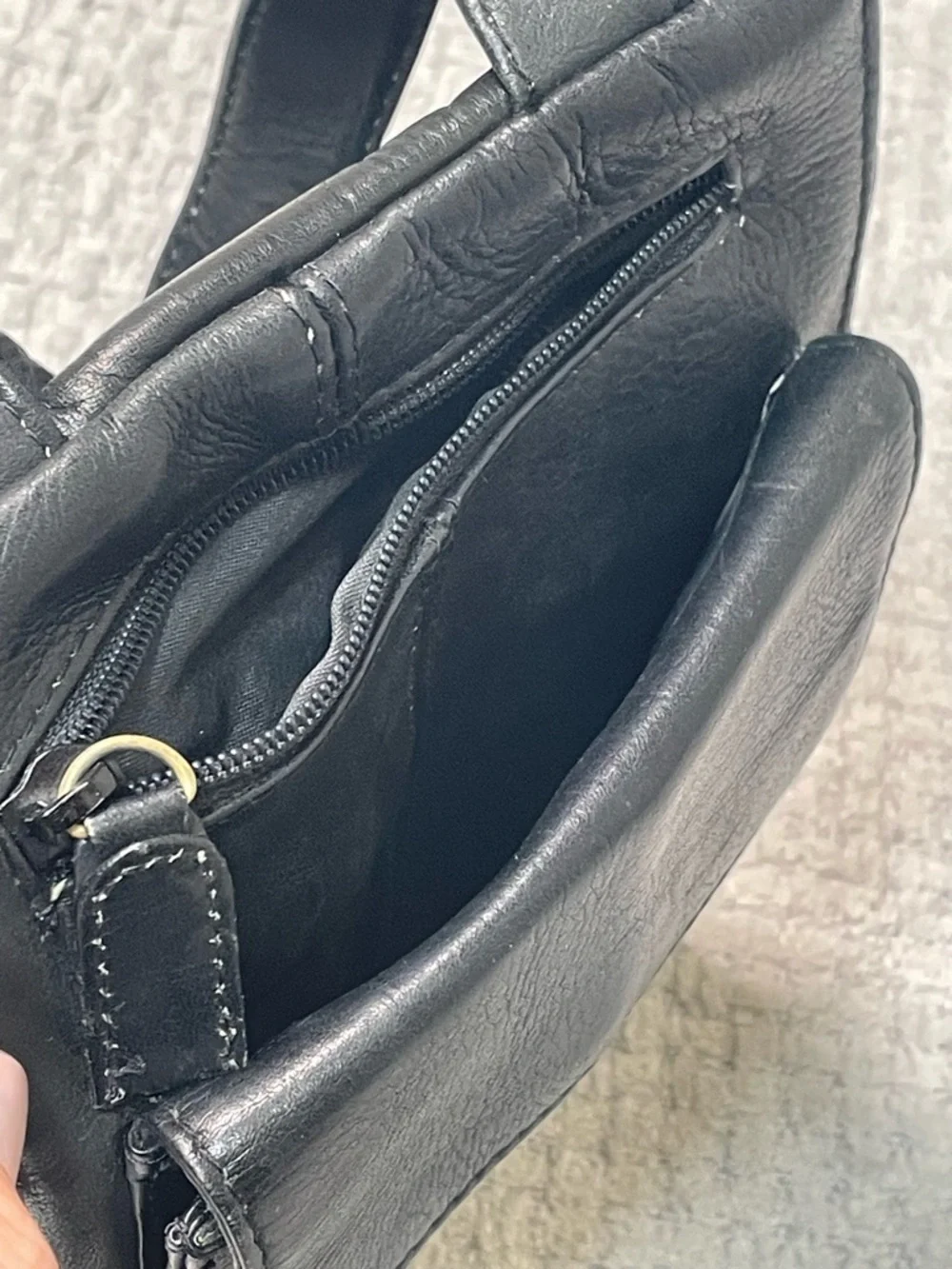 Vintage HOBO International Black Leather Crossbody Travel Bag Purse